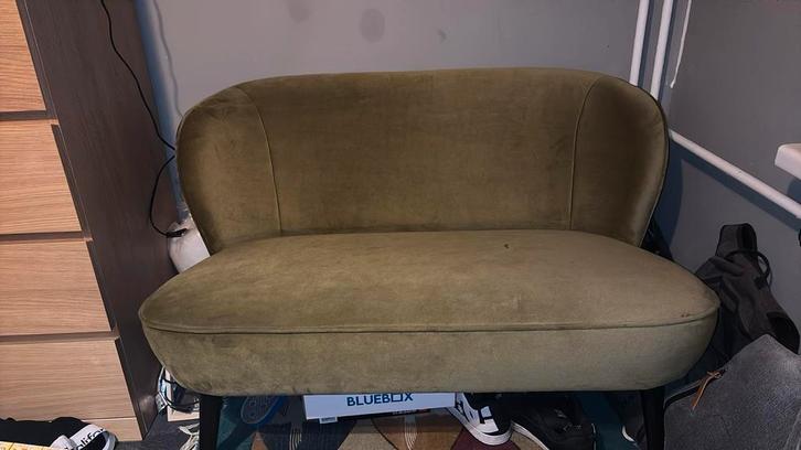Sara Woods LoveSeat Fluweel Groen, Huis en Inrichting, Banken | Bankstellen, Zo goed als nieuw, Rechte bank, Tweepersoons, Minder dan 150 cm