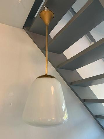 Oude schoollamp beschikbaar voor biedingen