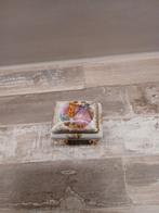 Porseleinen sieradendoosje met romantisch tafereel, Ophalen of Verzenden