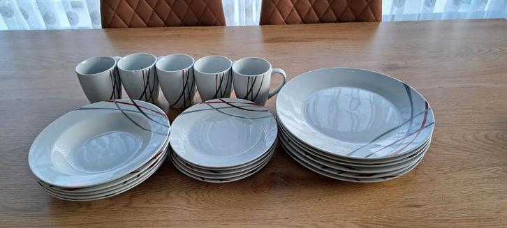 21 delig Servies - Borden, kommen en mokken, Huis en Inrichting, Keuken | Servies, Zo goed als nieuw, Compleet servies, Overige stijlen