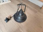Industriële hanglamp, Ophalen