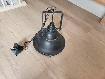 Industriële hanglamp beschikbaar voor biedingen