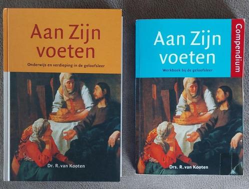 Drs. R. van Kooten- Aan Zijn voeten + compendium, Boeken, Godsdienst en Theologie, Gelezen, Christendom | Protestants, Ophalen of Verzenden