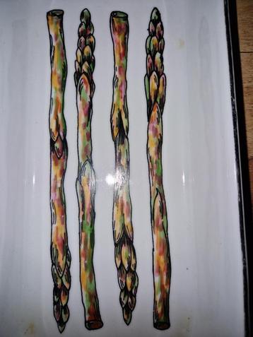 Een leuke en een mooi bewerkte vintage Asperges schaal apart beschikbaar voor biedingen