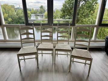 4 houten stoelen – Goede staat beschikbaar voor biedingen