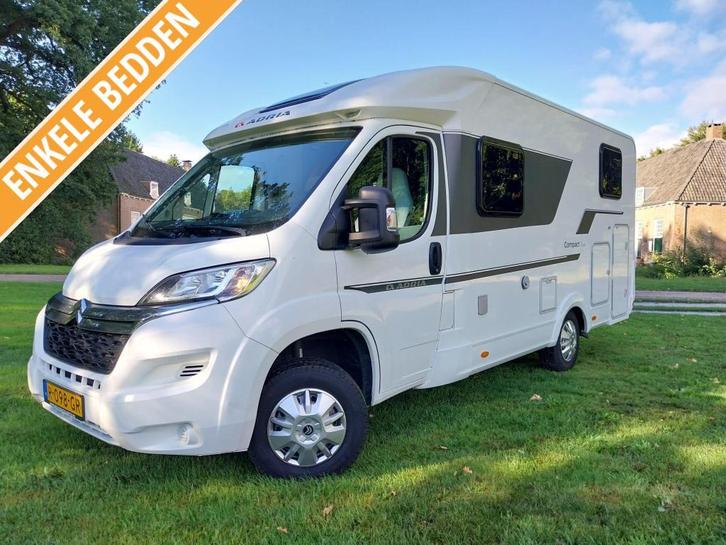 Jonge compacte Adria Compact SL met lengte 660 cm en solair!, Caravans en Kamperen, Campers, Bedrijf, tot en met 3, Half-integraal