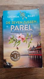 Parel - De Zeven Zussen, deel 4, Boeken, Ophalen of Verzenden, Gelezen, Lucinda Riley, Nederland