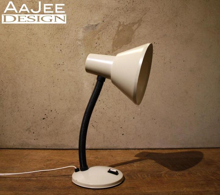 Veneta Lumi Italy - Vintage Italiaanse bureaulamp - Staal, Huis en Inrichting, Lampen | Tafellampen, Gebruikt, Minder dan 50 cm