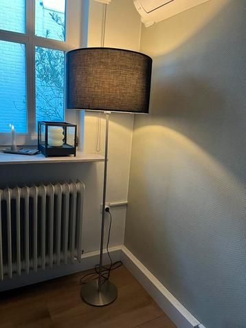 Stijlvolle Staande Lamp met Zwarte Kap