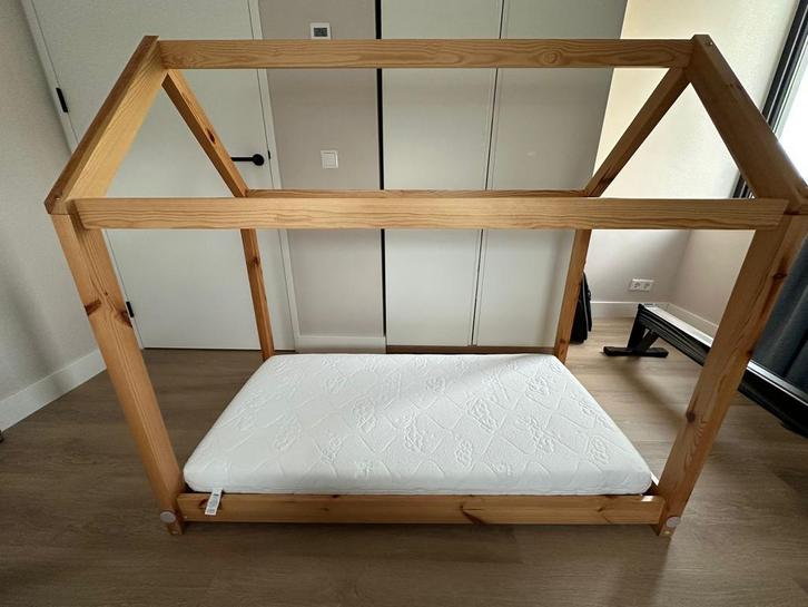 Leuk Peuterbed / Huisbed, Kinderen en Baby's, Kinderkamer | Bedden, Gebruikt, Minder dan 140 cm, 70 tot 85 cm, Lattenbodem, Matras