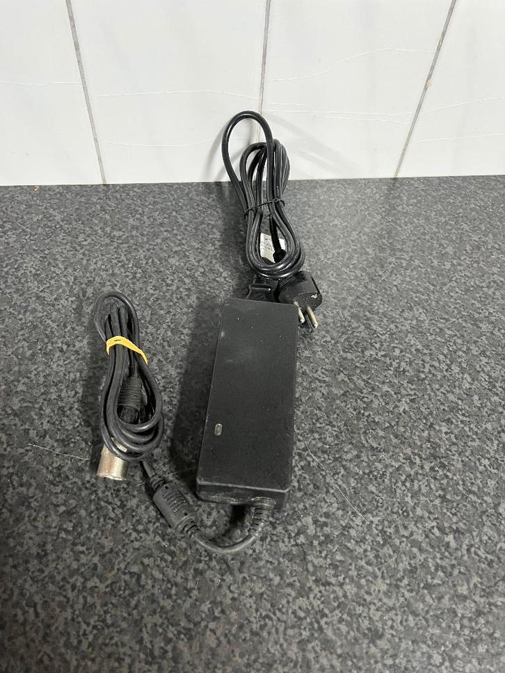 4 pins Accel Delta DPS-84DBA E-bike accu fiets lader 41.2 v, Hobby en Vrije tijd, Elektronica-componenten, Gebruikt, Ophalen of Verzenden