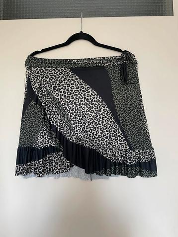 panterprint wikkel rok van travelstof met ruffles mt 40 / 42 beschikbaar voor biedingen