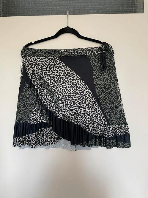 panterprint wikkel rok van travelstof met ruffles mt 40 / 42, Kleding | Dames, Rokken, Zo goed als nieuw, Maat 42/44 (L), Groen