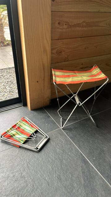 Twee vintage camping krukjes beschikbaar voor biedingen