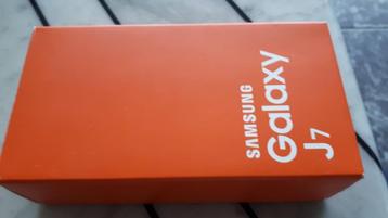 Samsung galaxy J7 smartphone + 256 GB SD card + gratis hoes beschikbaar voor biedingen