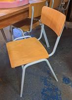 8 originele oude school of kantine stoelen zitten echt goed, Huis en Inrichting, Stoelen, Ophalen, Gebruikt, Bruin