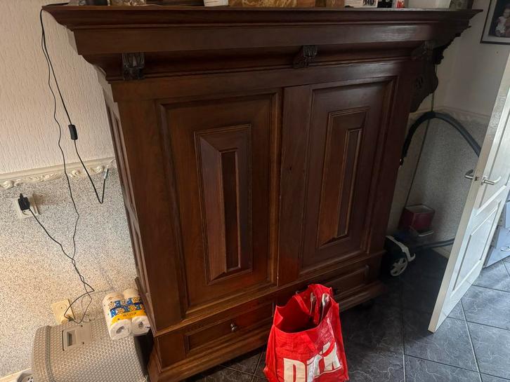 Antieke houten kast, Antiek en Kunst, Antiek | Meubels | Kasten, Ophalen of Verzenden