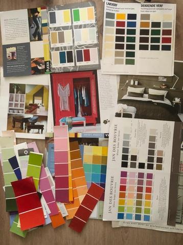 Kleurstalen voor schilderideeën of mee te knutselen beschikbaar voor biedingen