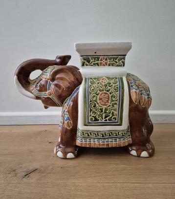 Antieke vintage keramieken olifant beeld plantentafel beschikbaar voor biedingen