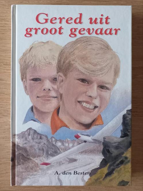 Gered uit groot gevaar, A. den Besten, chr. spannend, ZGAN!!, Boeken, Kinderboeken | Jeugd | 10 tot 12 jaar, Zo goed als nieuw