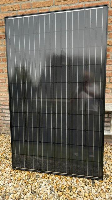 8 zonnepanelen + inverter beschikbaar voor biedingen