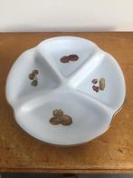 Borrelschaal FLORA Keramiek Gouda Holland 1261 decor noten., Ophalen of Verzenden