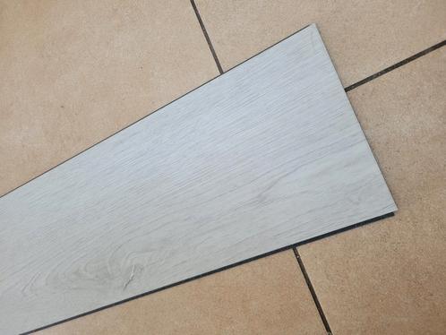 Gebruikt PVC Kliklaminaat: Wit Vivo CL Portland Oak P, Huis en Inrichting, Stoffering | Vloerbedekking, Gebruikt, Laminaat, Wit