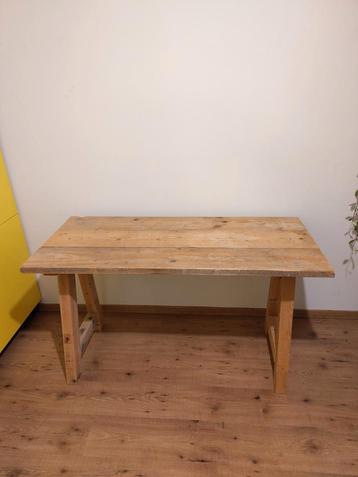 Houten Bureau/Tafel beschikbaar voor biedingen