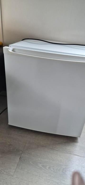 Nieuw Compact Vrieskastje - Nooit Gebruikt! beschikbaar voor biedingen