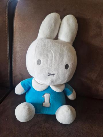 NIJNTJE KNUFFEL 45 CM RAMMELAAR, BLAUW SHIRT MET NR. 1 EROP. beschikbaar voor biedingen