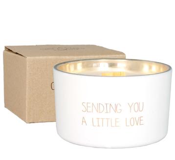 Biologische sojakaars met tekst "sending you a little love" beschikbaar voor biedingen