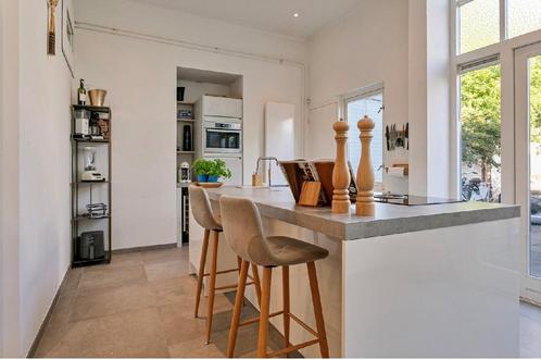 Strakke moderne keuken te koop, Huis en Inrichting, Keuken | Complete keukens, Zo goed als nieuw, Overige typen, Wit, Hout, Greeploos