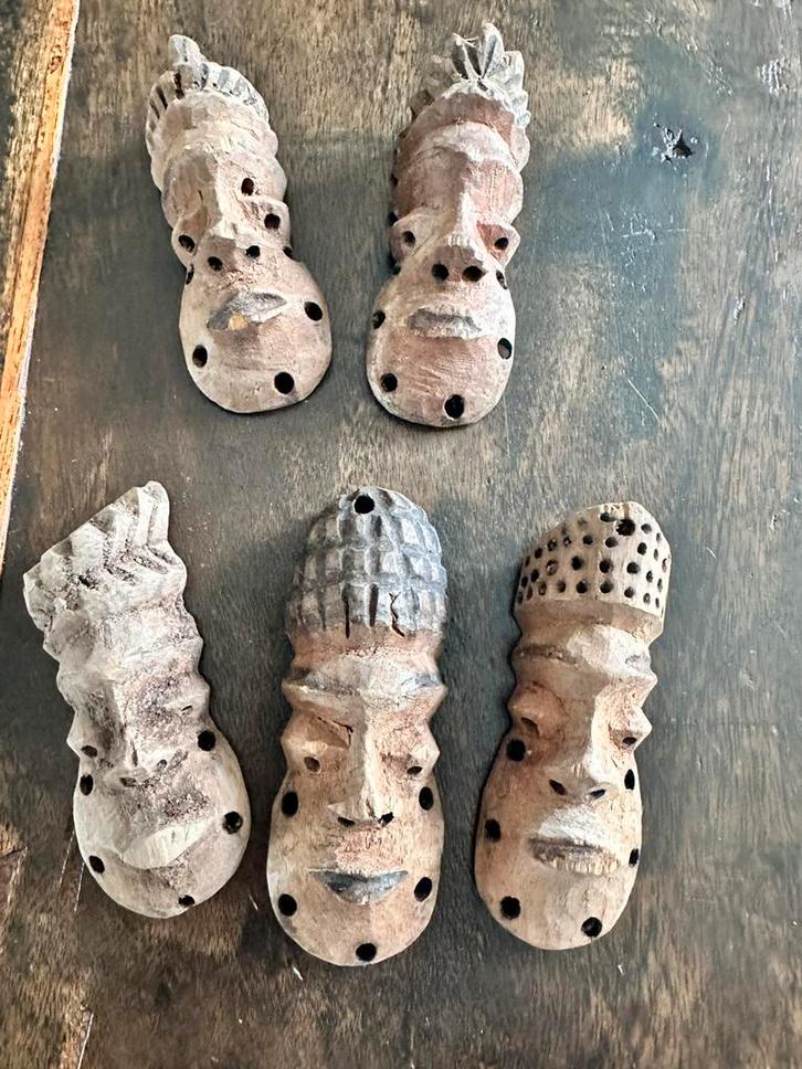 5 antieke Pende Ikhoko amuletten in hout Congo 19/0-1920, Antiek en Kunst, Kunst | Niet-Westerse kunst, Ophalen of Verzenden