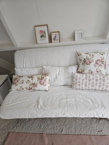 Bedbank Ikea wit beschikbaar voor biedingen