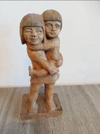 Uit hout gesneden beeld, Antiek en Kunst, Kunst | Beelden en Houtsnijwerken, Ophalen of Verzenden