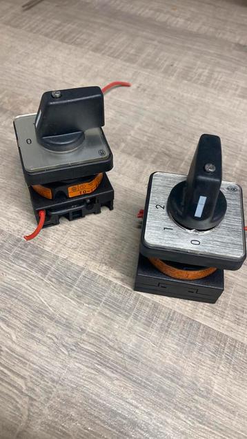 Schakelaar 24 Amp. 600 Volt af te halen voor € 5,00 p/ st beschikbaar voor biedingen