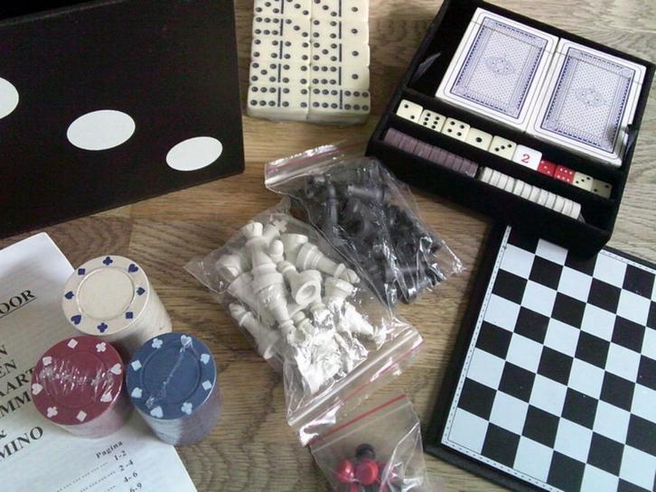 Zwarte grote dobbelsteen met 6 spelletjes NIEUW, Hobby en Vrije tijd, Gezelschapsspellen | Bordspellen, Nieuw, Ophalen of Verzenden