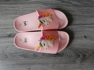 Roze unicorn slippers maat 32  beschikbaar voor biedingen