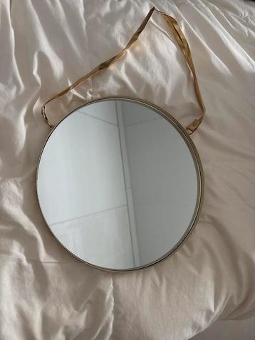 Ronde Spiegel met Gouden Details beschikbaar voor biedingen