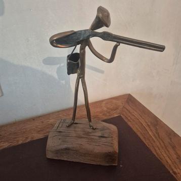 brons beeld “Jager met geweer”jachttroffee handgesmeed kunst beschikbaar voor biedingen