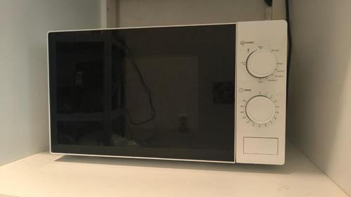 Magnetron met grill - 700 W - Inhoud 20L OK OMWG 2024-1, Witgoed en Apparatuur, Magnetrons, Zo goed als nieuw, Vrijstaand, Magnetron
