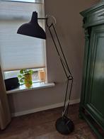 Zwarte verstelbare vloerlamp / industriële look, Huis en Inrichting, Lampen | Vloerlampen, Ophalen, Zo goed als nieuw, Metaal