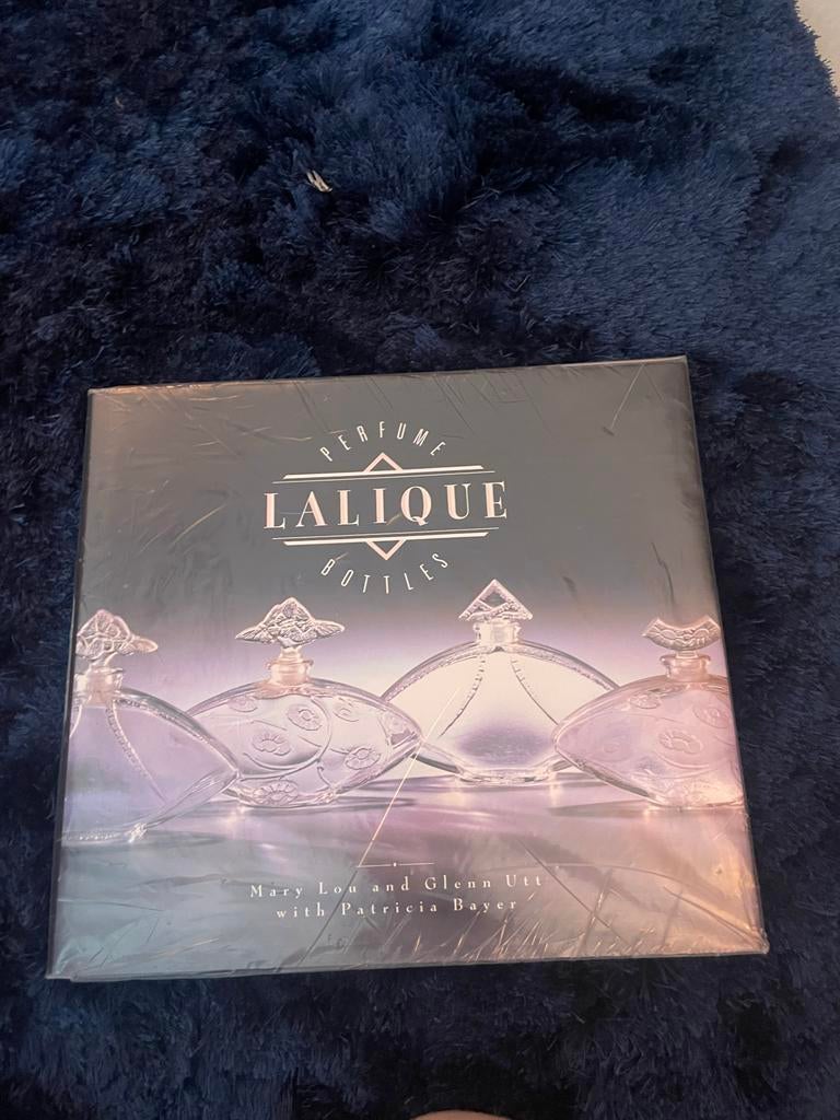 Lalique Perfume Bottles - Mary Lou & Glenn Utt, Ophalen of Verzenden, Zo goed als nieuw, Fotografie algemeen