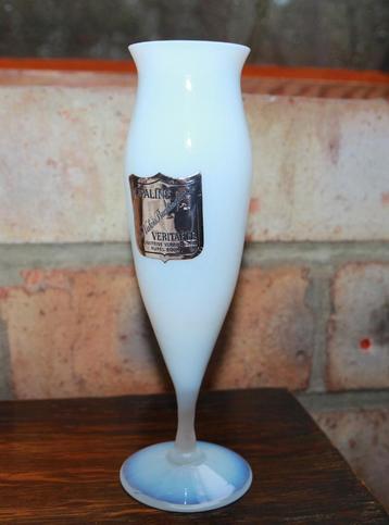 Opaline vaasje 'de Valois Buckingham', Rupel Boom beschikbaar voor biedingen