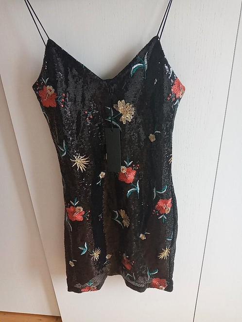 M nw prachtige jurk zwart paillet geborduurd bloem rood geel, Kleding | Dames, Gelegenheidskleding, Nieuw, Galajurk, Maat 38/40 (M)