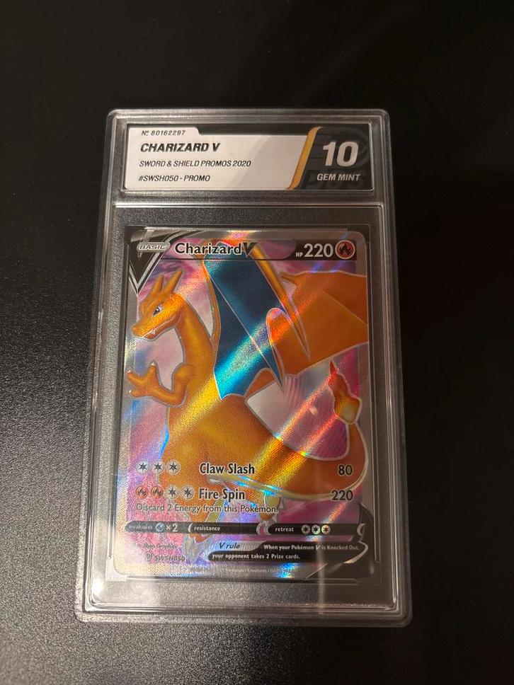 Charizard V #SWSH050 - Graded 10!, Hobby en Vrije tijd, Verzamelkaartspellen | Pokémon, Nieuw, Losse kaart, Foil, Ophalen of Verzenden