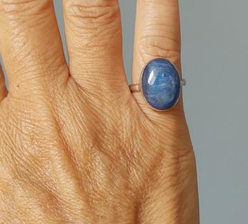 925 zilveren ring met natuurlijke Kyaniet steen beschikbaar voor biedingen