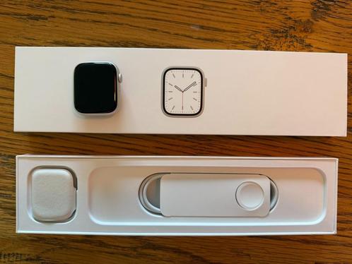Apple Watch Series 7 45 mm sterrenlicht aluminium, Sieraden, Tassen en Uiterlijk, Smartwatches, Zo goed als nieuw, iOS, Zilver