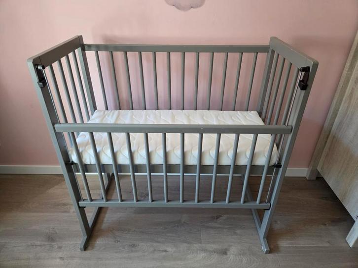 Grijze Petite Amélie Wieg / cosleeper, Kinderen en Baby's, Babywiegjes en Ledikanten, Zo goed als nieuw, Wieg, Ophalen of Verzenden