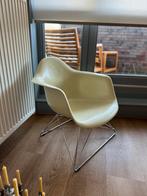 Vitra Eames LAR lounge chair - Fiberglass, Huis en Inrichting, Fauteuils, Ophalen, Metaal, Mid century modern, Minder dan 75 cm